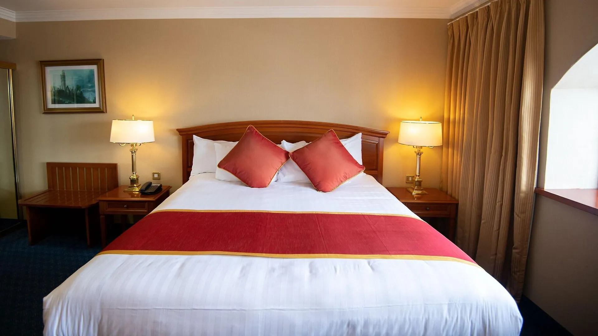 Killarney Plaza Hotel&Spa Hotel