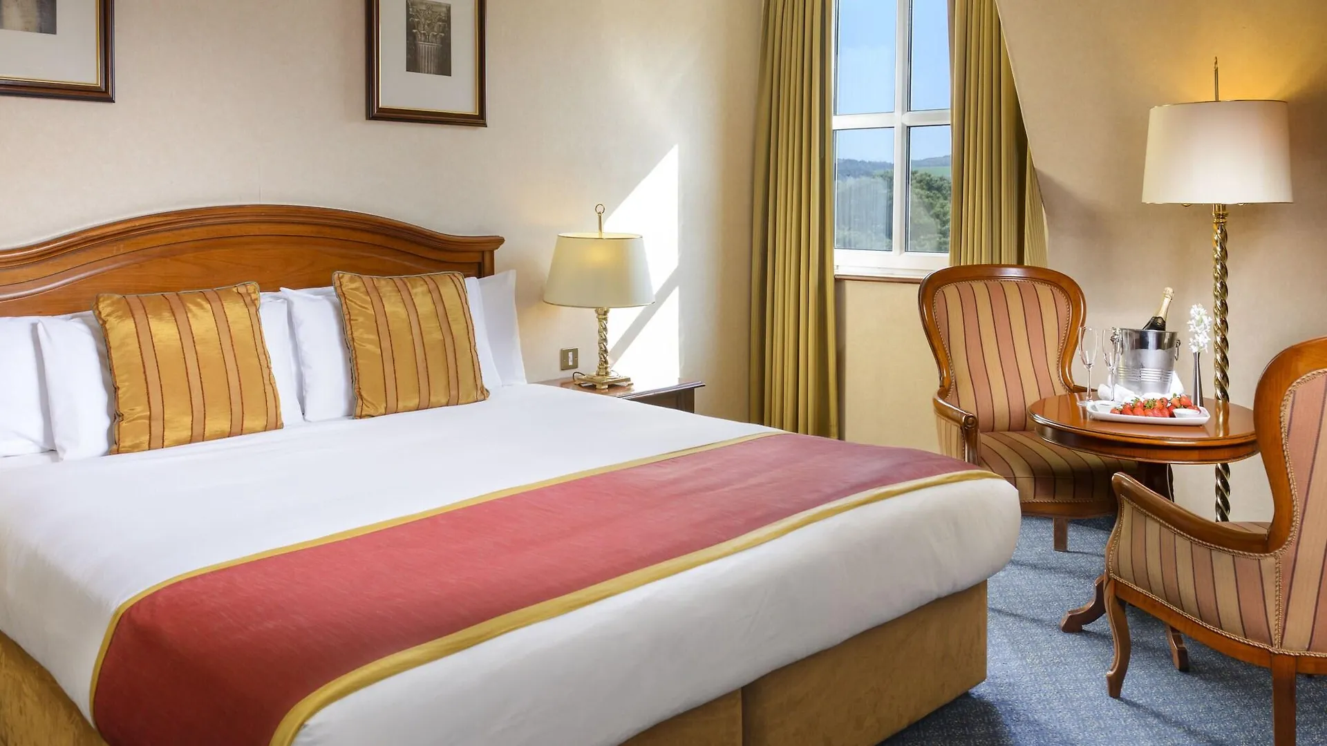 Killarney Plaza Hotel&Spa Hotel